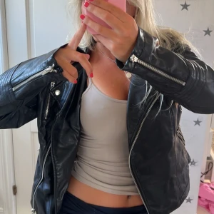 Skinnjacka - Skinnjacka från veromoda