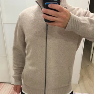 Massimo dutti kofta - Fin kofta från Massimo dutti, använt ett fåtal gånger endast.