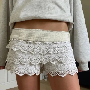 Spetsshorts - Spetsshorts med resor band💓hör av er vid funderingar💓 