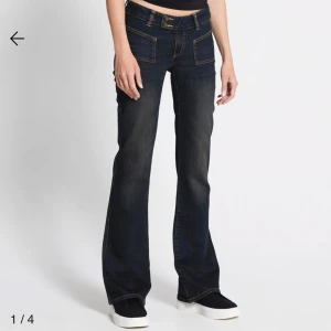 Låg midjade - Aldrig använt lågmidjade byxor  Pris kan diskuteras vid snabb affär 