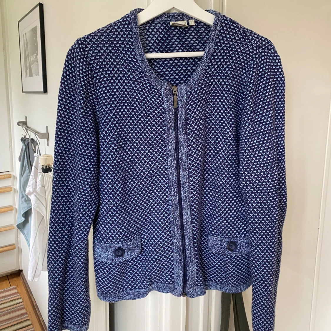 Stickad blå kofta  - 90