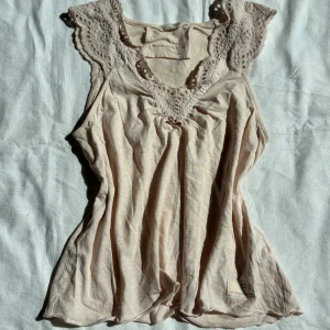 Odd Molly topp - supersöt topp från odd Molly. vid köp av flera varor får du rabatt 💛