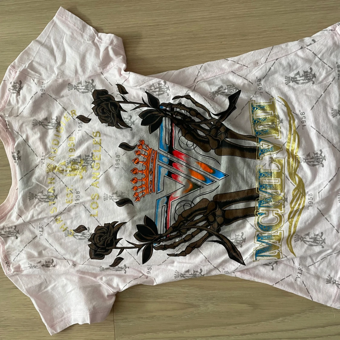 Ljusrosa ed hardy tröja