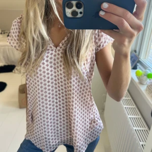 Sommar blus  - Säljer denna sommar blus som är oandvänd 