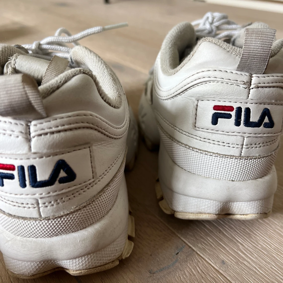 Vita fila skor - 90