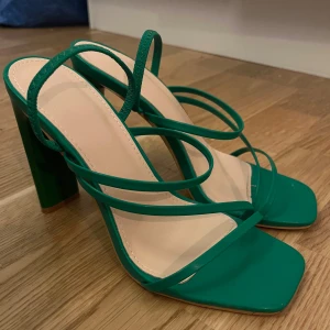 Gröna klackar - Använda en gång, för långa för min smak.