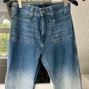 Polo jeans - Helg oanvända skithäftiga jeans från Polo Ralph Lauran. De är väldigt stretchiga i midjan så passar S-M. Nypris för dessa är ca 2000kr!