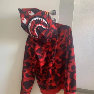 Bape tröja - Nyskick knappt använd 