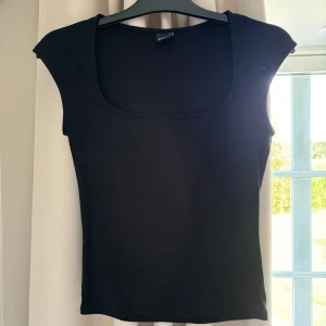 Svart topp - Bra skicka, knappt använd