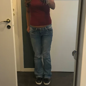 Ltb jeans - Söker någon som vill byta mina ltb jeans valerie i strl 25/30 till 26/30-32! Är också öppen för att sälja 🙌🏽 har en liten defekt i slutet av byxorna.