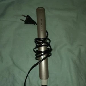 Remington ProLuxe plattång - Använd några gånger men fungerar helt perfekt. Köpte den från Åhléns 