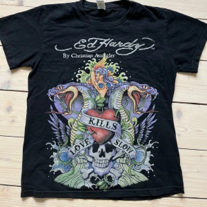 Ed Hardy T-Shirt - Skitsnygg och nice print Strl S-M