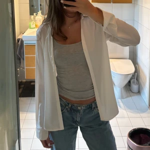 Skjorta - Skjorta i silkesliknande material, i jättefint skick💓