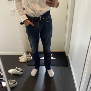 East West jeans - East west jeans, använda men inga defekter 9/10 skick. Regular fit. Modellen är 180cm 63kg