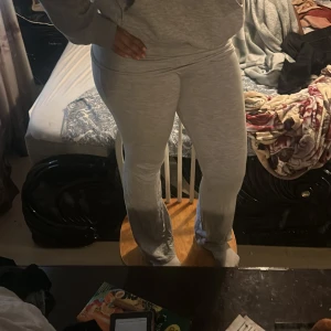 Gina yogga leggings  - Jätte fin, helt ny har inte använt leggingen mycket alls. Storlek m  Pris kan diskuteras