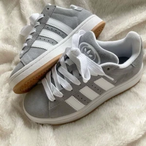 Adidas campus, strl 36 - Oanvända, fick dem i föddelsedags present och dem var försmå därav kan jag ej lämmna tillbaka dem. 