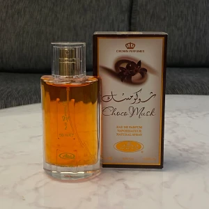 Choco Musk - Al Rehab Parfym - En jätte god vaniljg parfym som är perfekt för hösten/vintern! 🍨🍫🍂 Parfymen är bara testad så den är fortfarande helt ny! Förpackningen följer med också. Skriv jätte gärna om du har frågor 🫶🏼