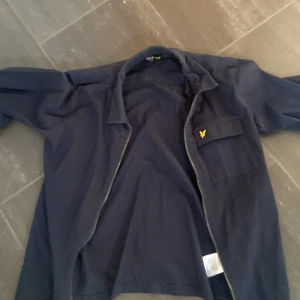 Lyle & scott overshirt  - Säljer min lyle&scott overshirt eftersom den inte kommer till användning 