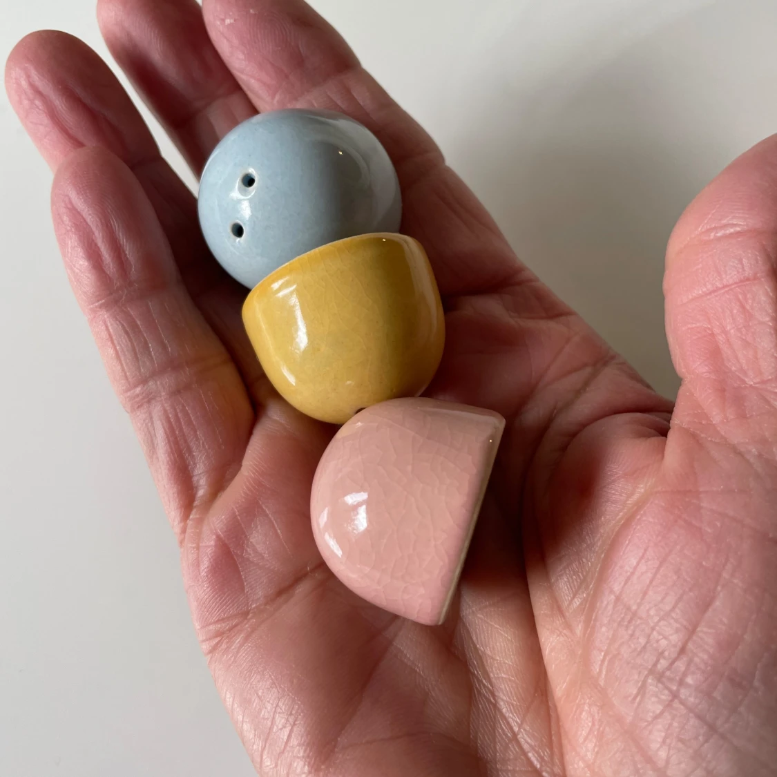 Färgglada keramikfigurer i pastellfärger - 90