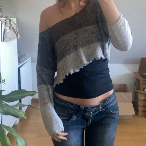 Grå croptop - Så cool gråglittrig croptop!!❣️