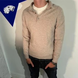 STICKAD MASSIMO DUTTI TÖRJA - Stickad Massimo Dutti piké | Skick: 9/10 | Passar S | Modellen är 180 cm | Hör av dig om du undrar någonting!