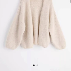 Lindex kofta  - Slutsåld Lindex kofta, använd 1 gång endast! Passar bra på mig som brukar bära S.