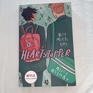 Heartstopper / nick and charlie / thid winter - Säljer mina böcker då dem bara ligger i mitt rum, skrivna av Alice Oseman och är lgbt baserade. 1 bok = 150 , 2 = 200 , 3 = 350 , 4 = 400 , Kan sälja alla för 530 totalt + frakt.  Det är en engelsk bok så inget står på svenska.