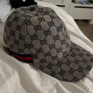 Gucci keps - Super fin Gucci keps storlek M.   Ovanliga blåa canvas modellen.  