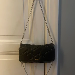 Zadig Voltaire rock clutch - Använd men i bra skick, säljer pga kommer inte till användning längre 🤍