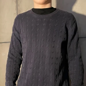 J.Lindberg tröja  - En extremt fin Lindberg tröja storlek S men passar mer som M, fin färg o sköna assessorer på den‼️