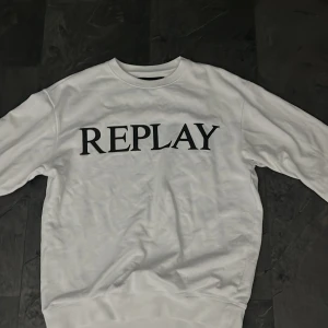Replay tröja - Tjena, säljer nu min Replay tröja som endast är använd vid 1 tillfälle. Hör gärna av er vid frågor