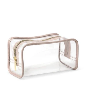 Transparent necessär från Åhléns - Säljer en superpraktisk och stilren transparent necessär från Åhléns. Den är perfekt för att hålla ordning på dina småsaker och smink. Necessären har en dragkedja i guld och beige kantband som ger den en elegant touch. Perfekt för resor eller att ha i väskan till vardags!