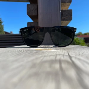 Ray ban boyfriend polerade  - Jag köpte dem för 3000kr bara för att dem är polerade och har inte använt dem så mycket.
