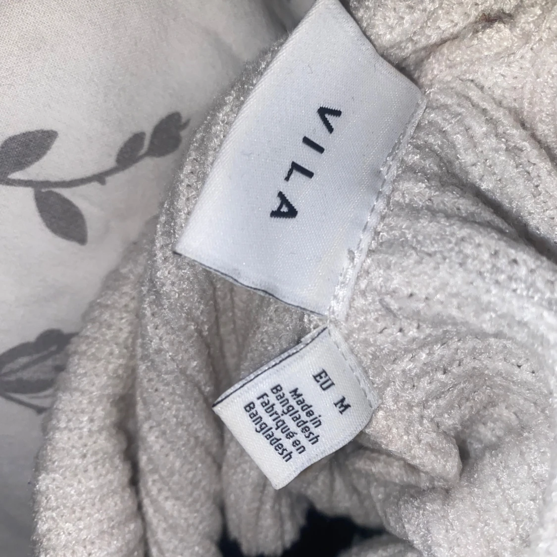 Vit och svart randig tröja från Vila - 91