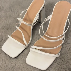 Sandalklackar - Shein - Använd en gång, väldigt sköna att gå på 