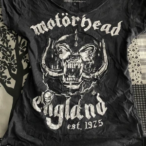 Band tröja - Knappt använd, storlek xs. Du står för frakten