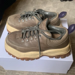 EYTYS ANGEL sneakers  - Eytys sneakers gröna storlek 37 Modell: ANGEL, köparen står för frakten. 