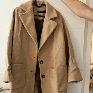 Zara kappa - Höst/vinter kappa från Zara. I bra skick. Storlek: M