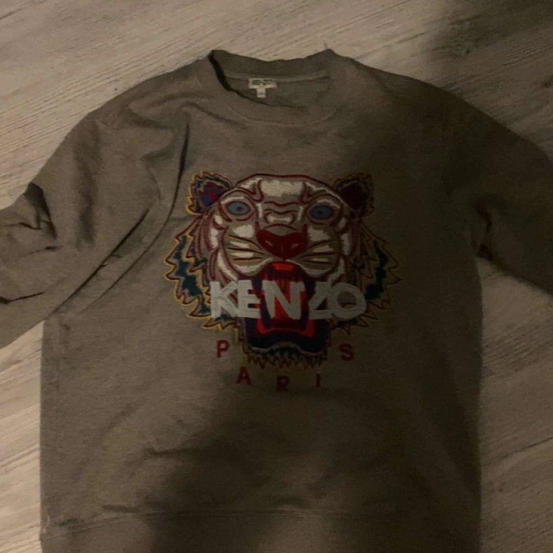 Grå sweatshirt från Kenzo med tigerbroderi - 2