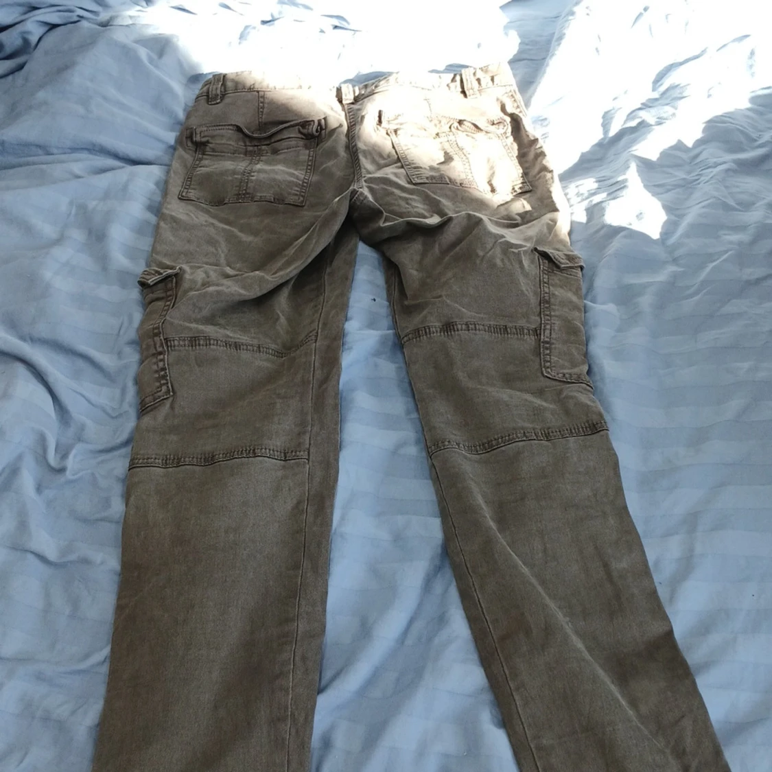 Bruna cargobyxor från H&M - 1