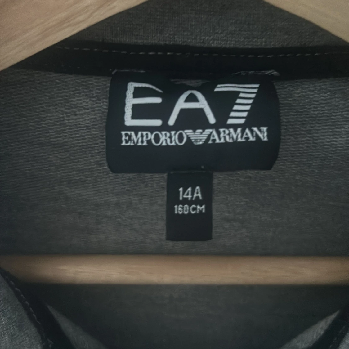 Grå tröja från Emporio Armani - 1