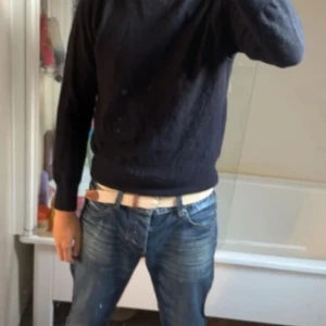 Flätad bälte - Hej, jag säljer nu ett par flätad bälte dom är helt nya med plast osv. Jag säljer dom för ganska bra pris jämfört med andra. Jättebra kvalité använt min i snart 1 år den blir inte smutsig som andra [gula] utan håller färgen. Dom jag säljer är helt nya. LÄS BESKRIVNINGEN 