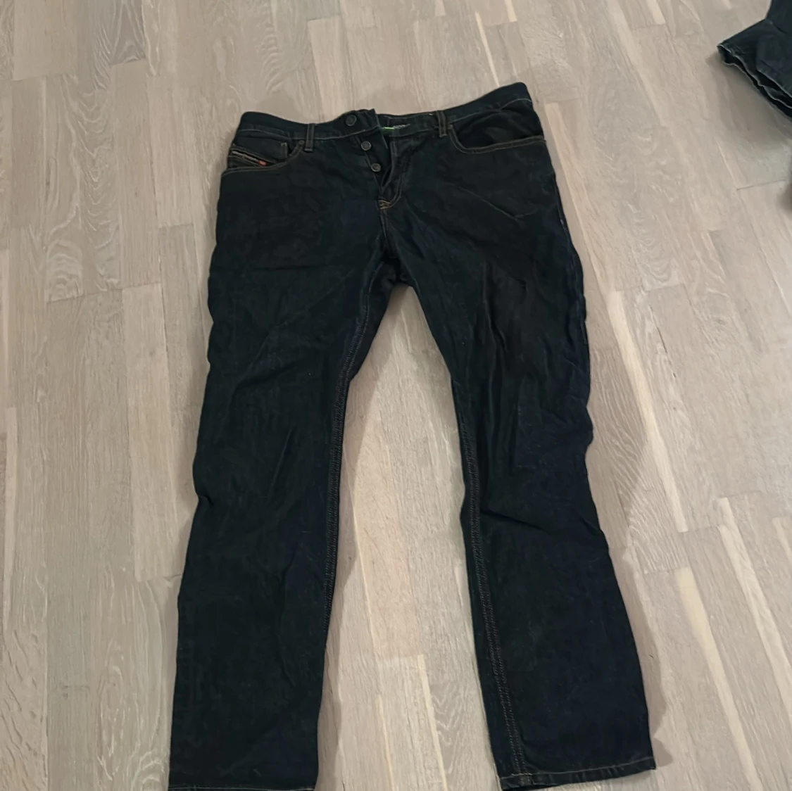 Svarta jeansbyxor - 1
