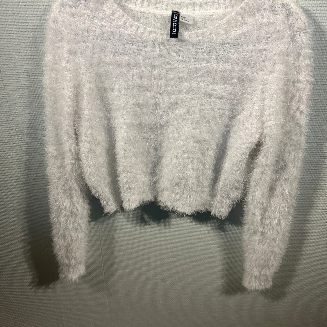 Vit fluffig tröja från H&M Divided
