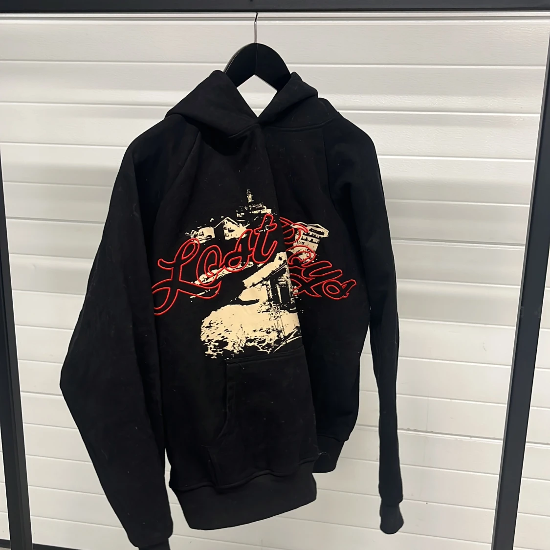 Svart hoodie från Lost Boys