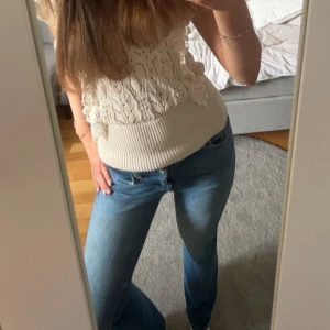 Bootcutjeans  - Fina bootcutjeans från zars. Lite slitning där framme. ⭐️
