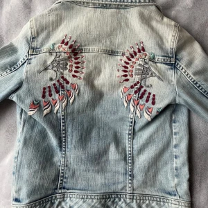 Odd Molly jeansjacka - Supersöt jeansjacka med fina detaljer från odd molly 💓
