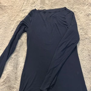 intimissimi tröja - är ett litet hål längst ner i armen men märks knappt när man ha på sig de