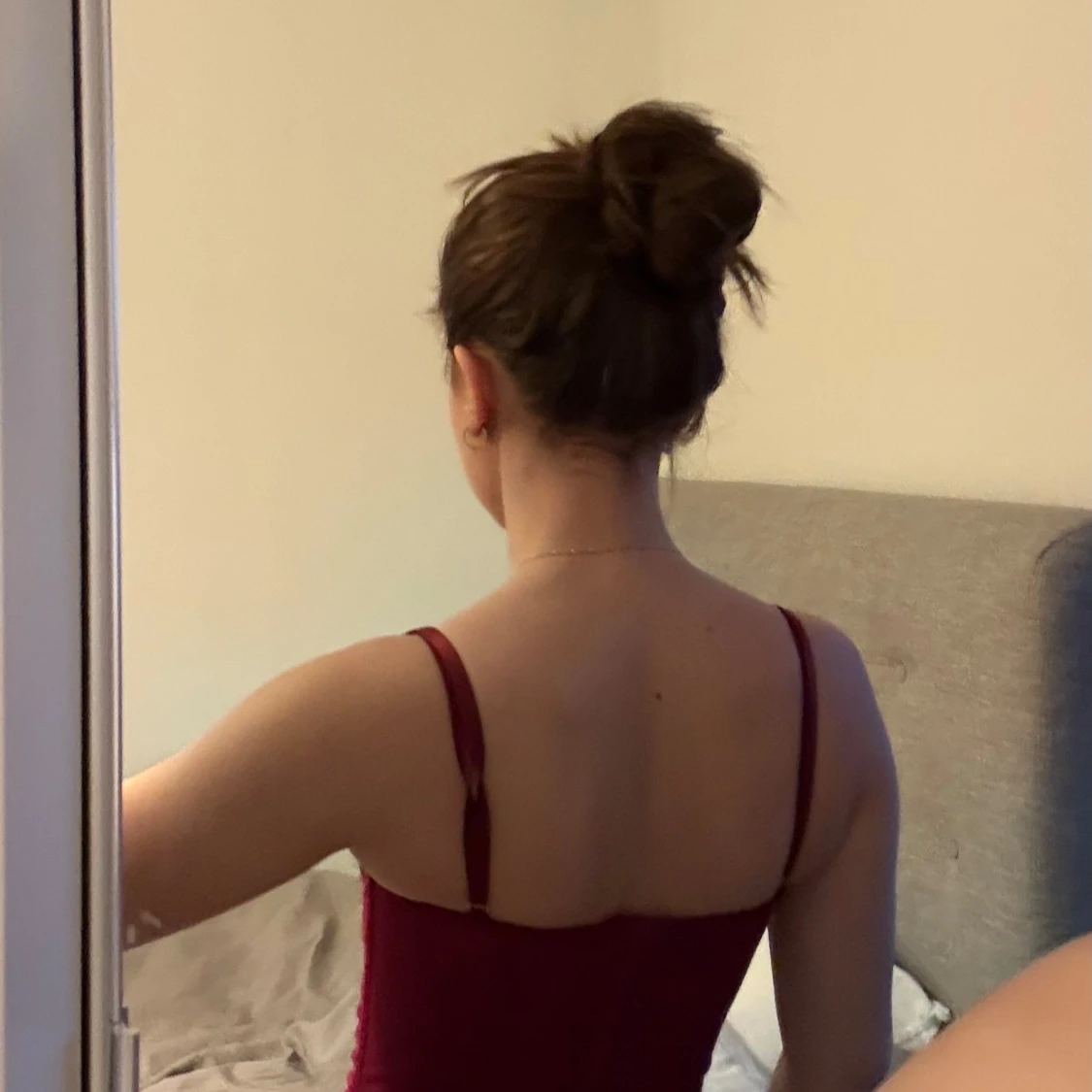 Röd korsett med spetsdetaljer - 1