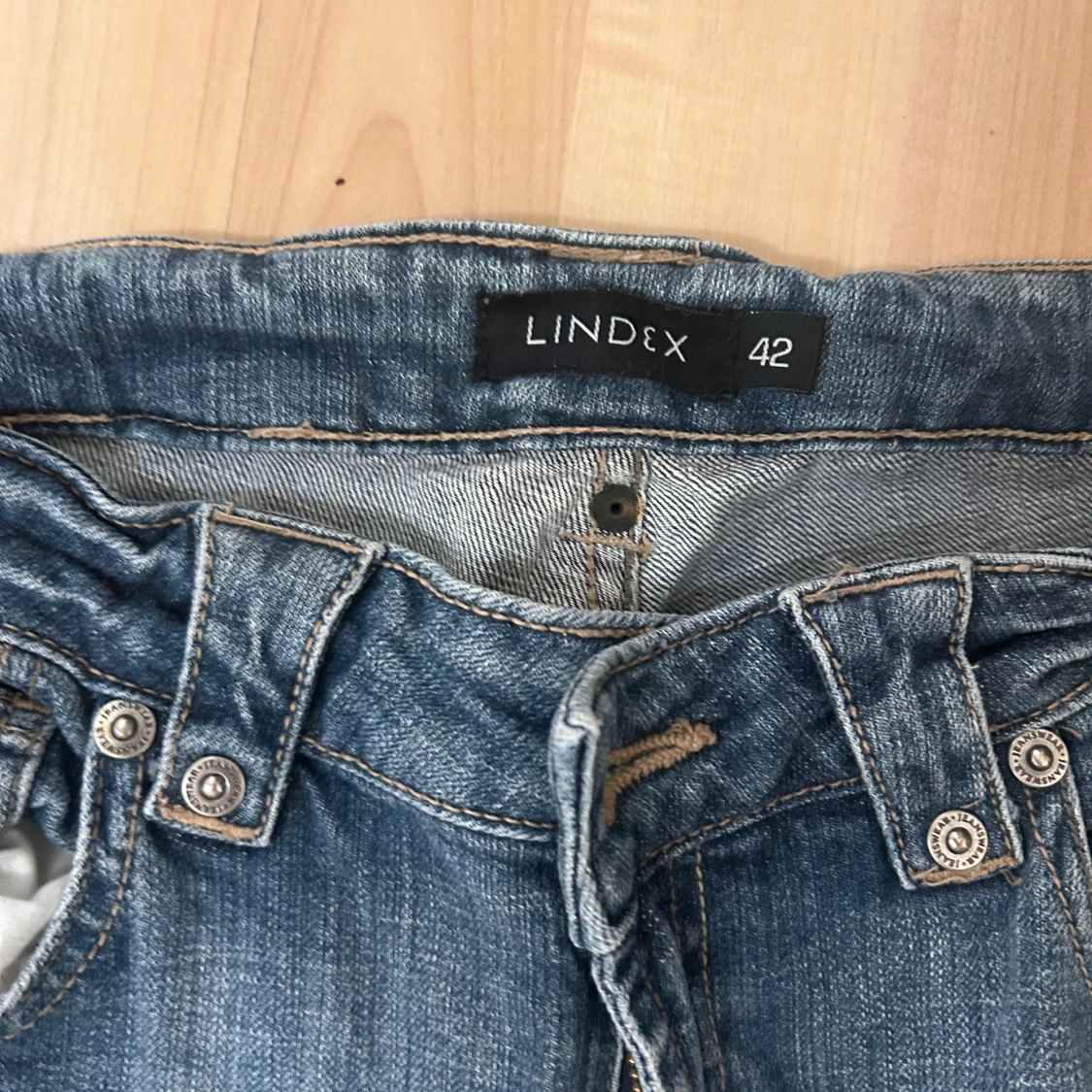 Blå jeans från Lindex - 90